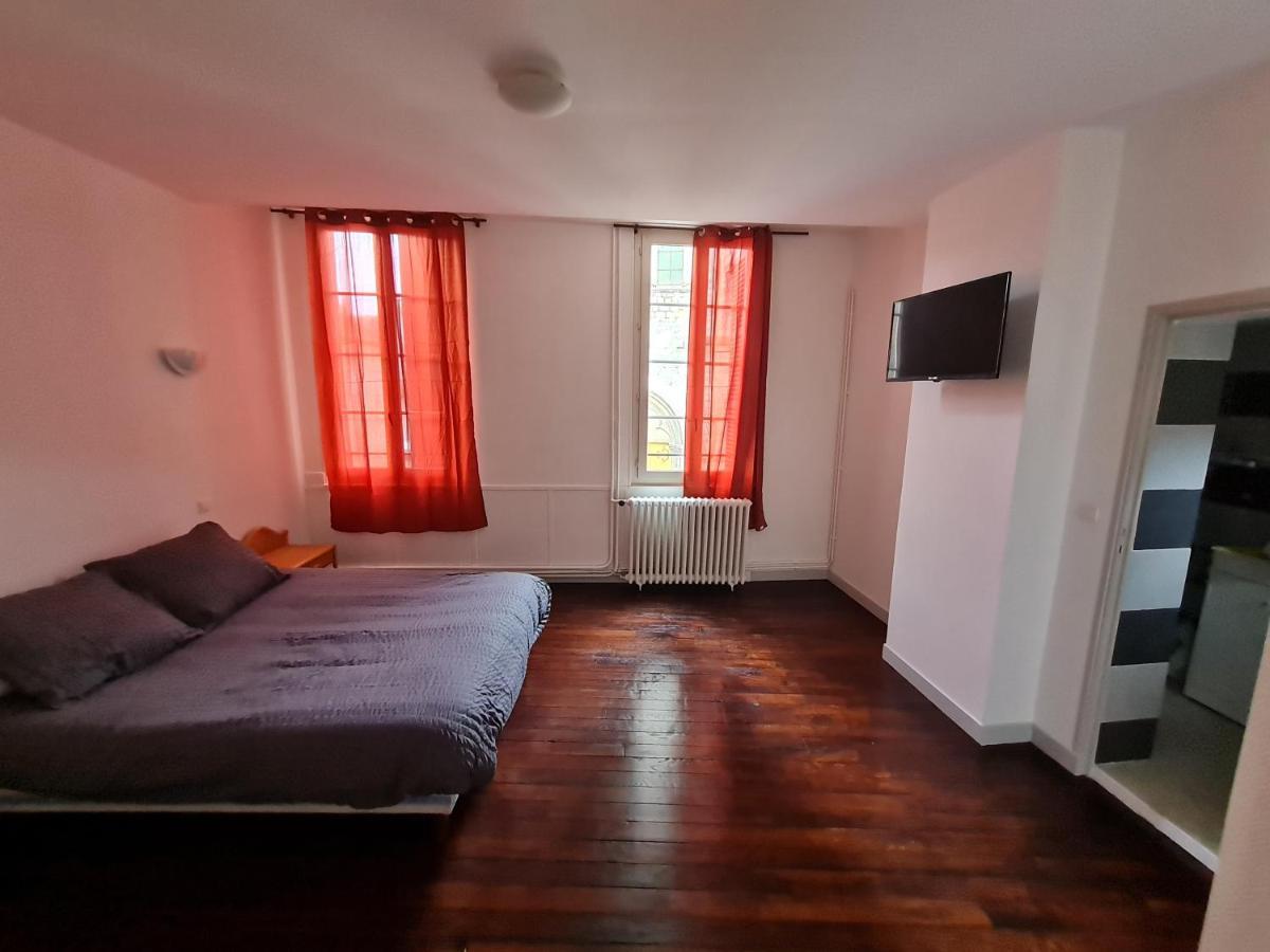Le Commerce Pont-Sur-Yonne Екстер'єр фото