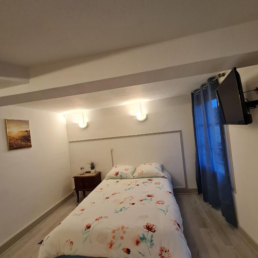 Le Commerce Pont-Sur-Yonne Екстер'єр фото